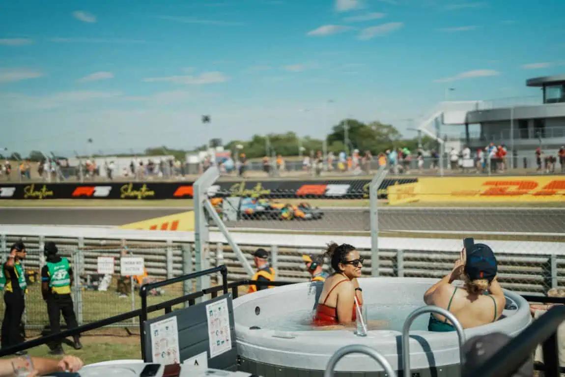 Pop Up Hotel trackside location